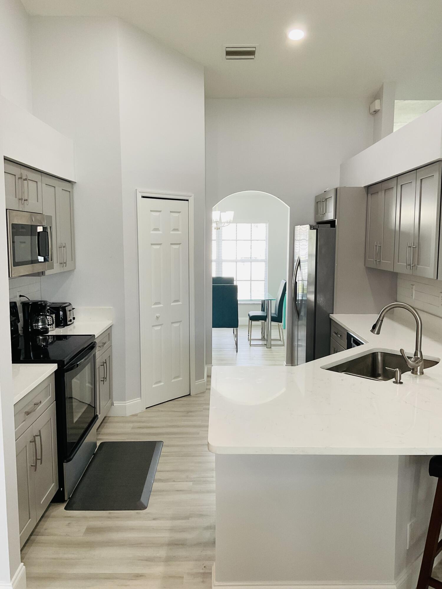 PORT ST LUCIE SECTION 21 - Residential Lease
