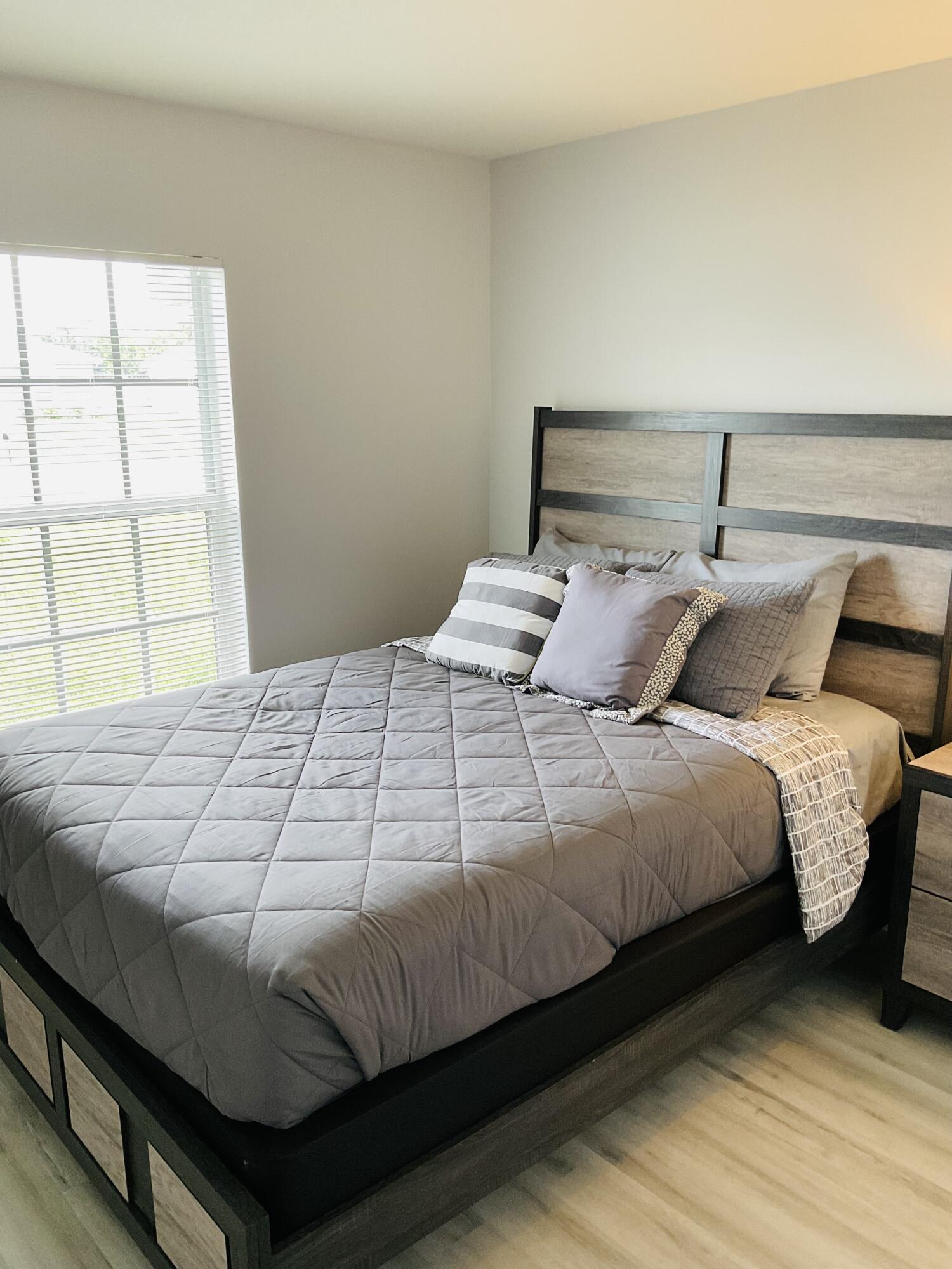 PORT ST LUCIE SECTION 21 - Residential Lease