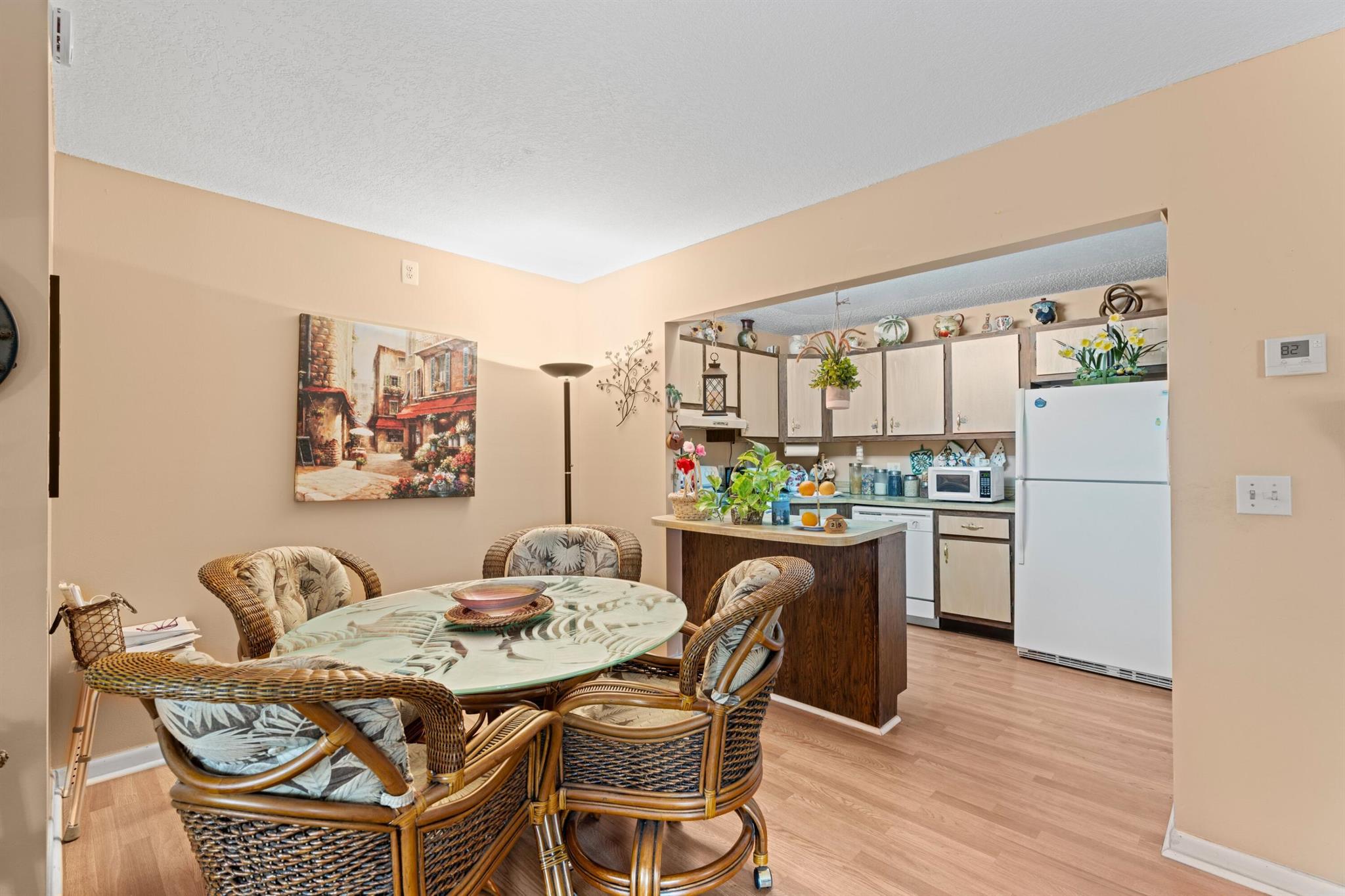 105 Lake Pine Cir D-2, Greenacres, FL, 33463/$134,500 1 105 Lake Pine Cir D-2