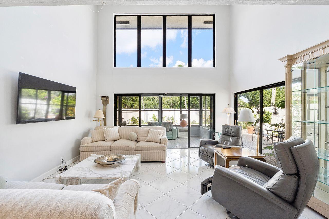 332 SW 29th Avenue