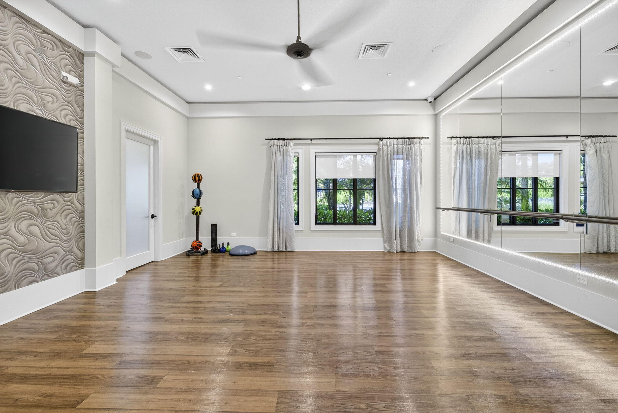 PALM MEADOWS ESTATES - Residential