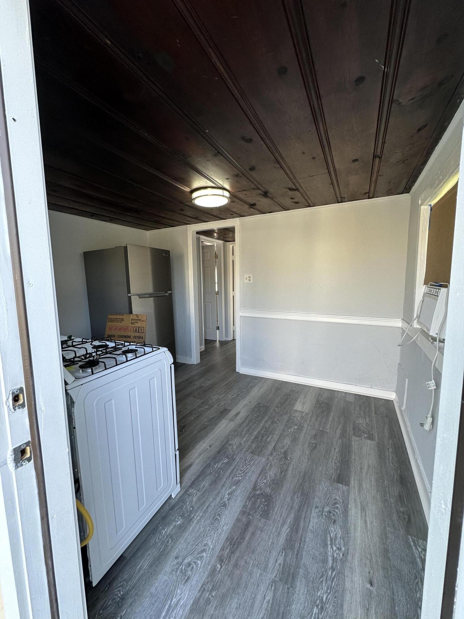 M E GOLDSMITH'S SUBDIVISION - Residential Lease