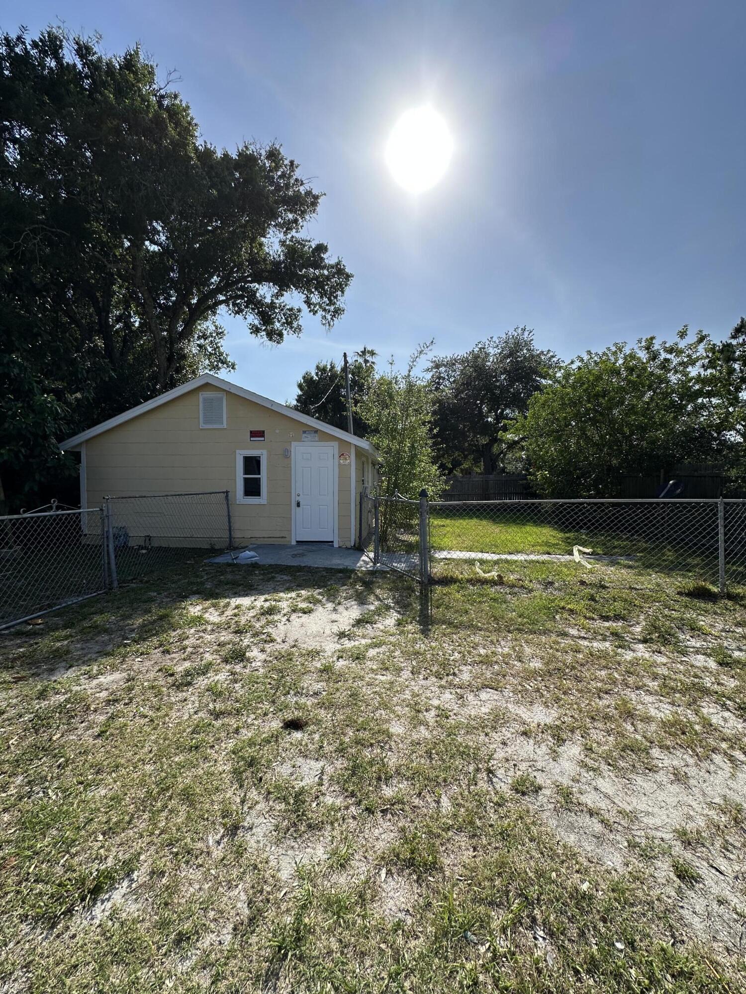 M E GOLDSMITH'S SUBDIVISION - Residential Lease