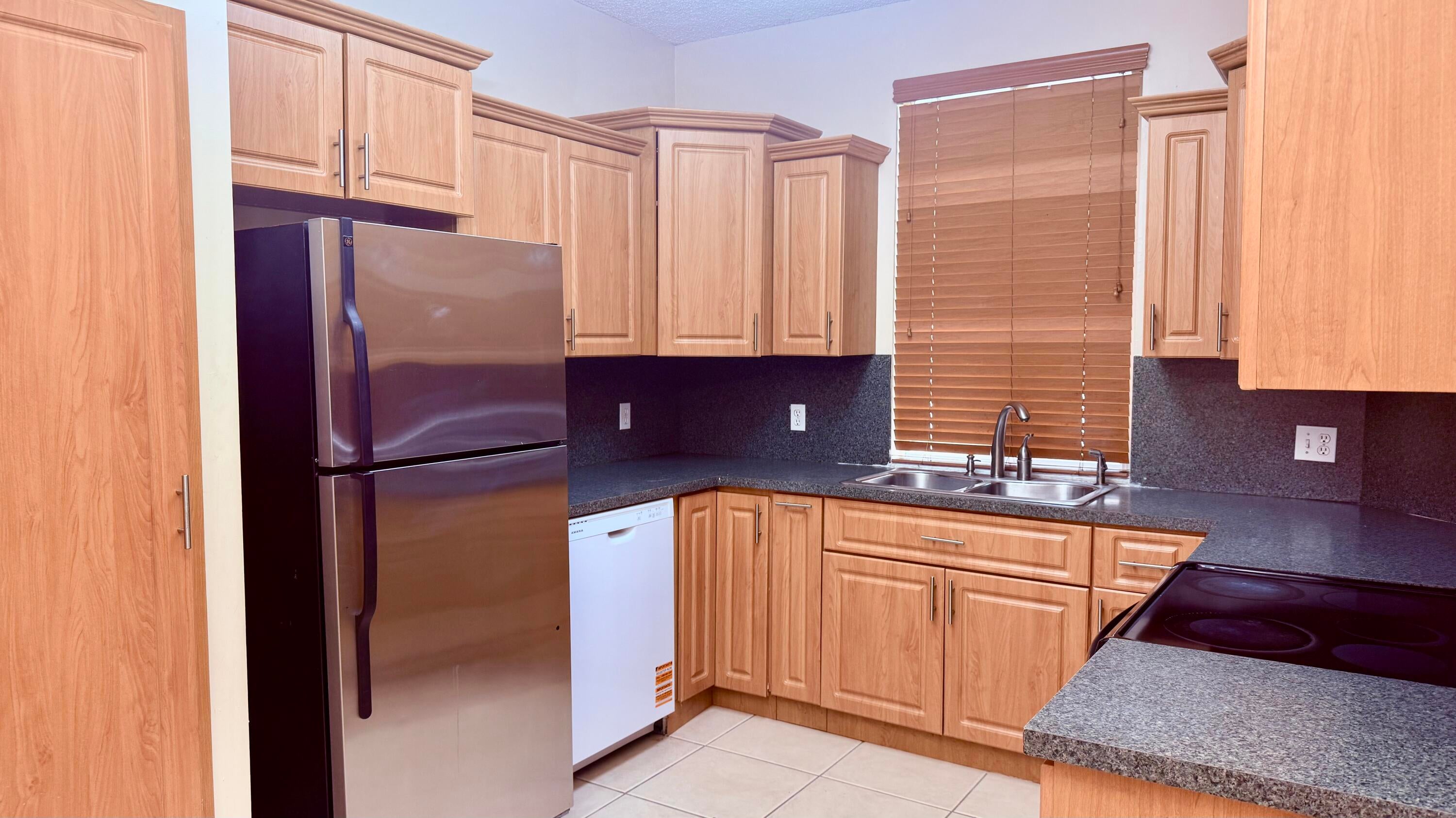 6952 SW 39TH Street C106
