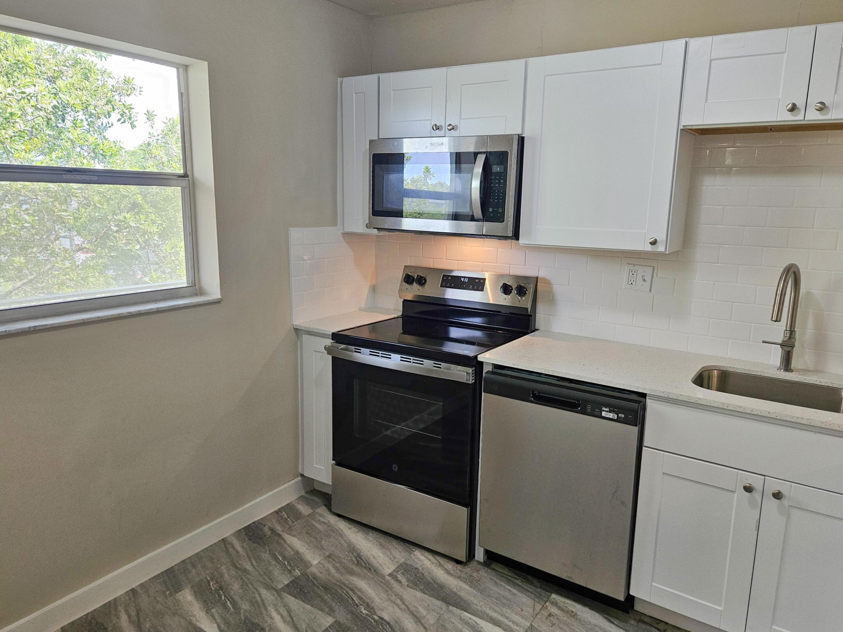 SANDS POINT CONDOMINIUM IV - Residential