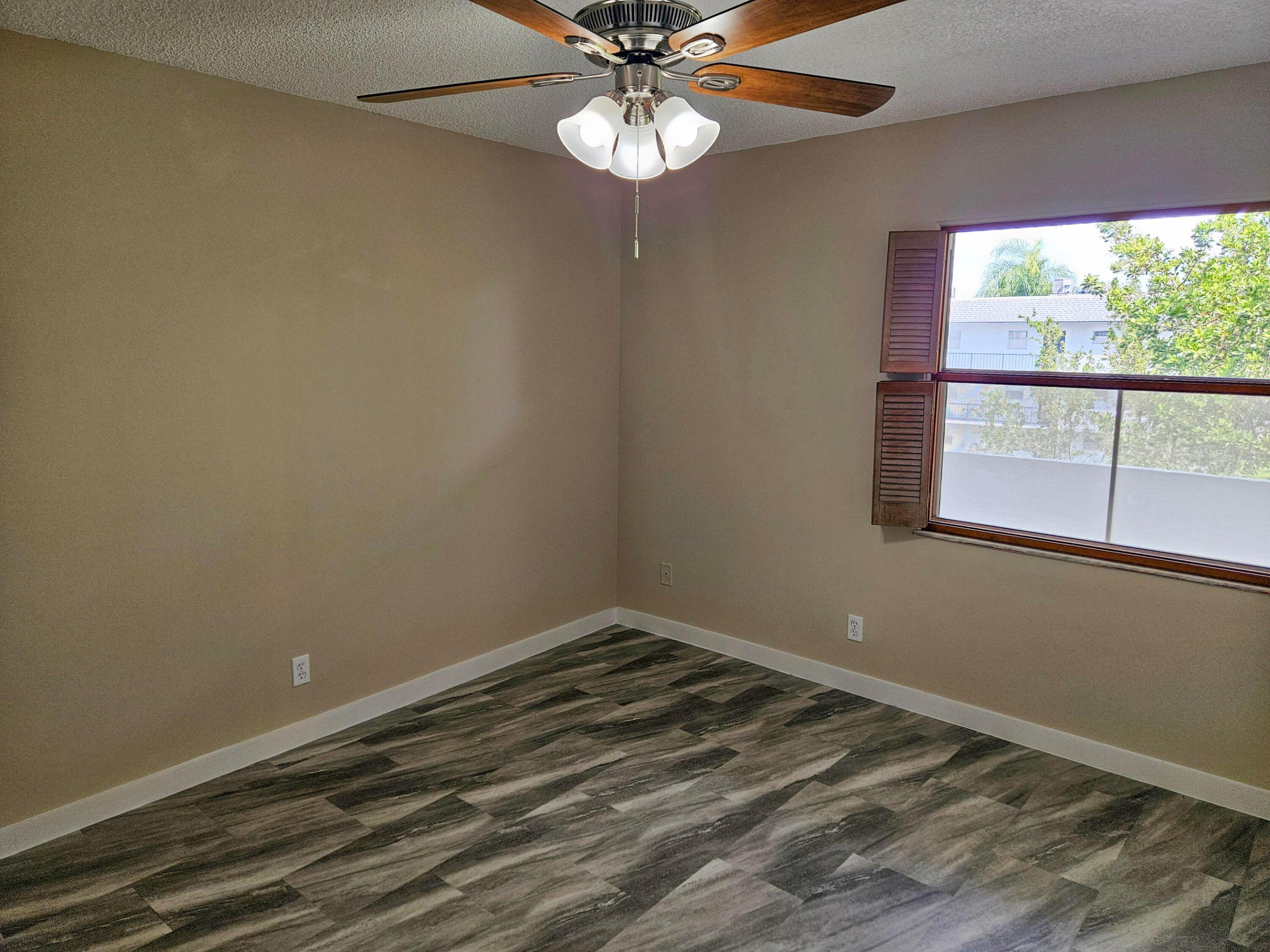 SANDS POINT CONDOMINIUM IV - Residential