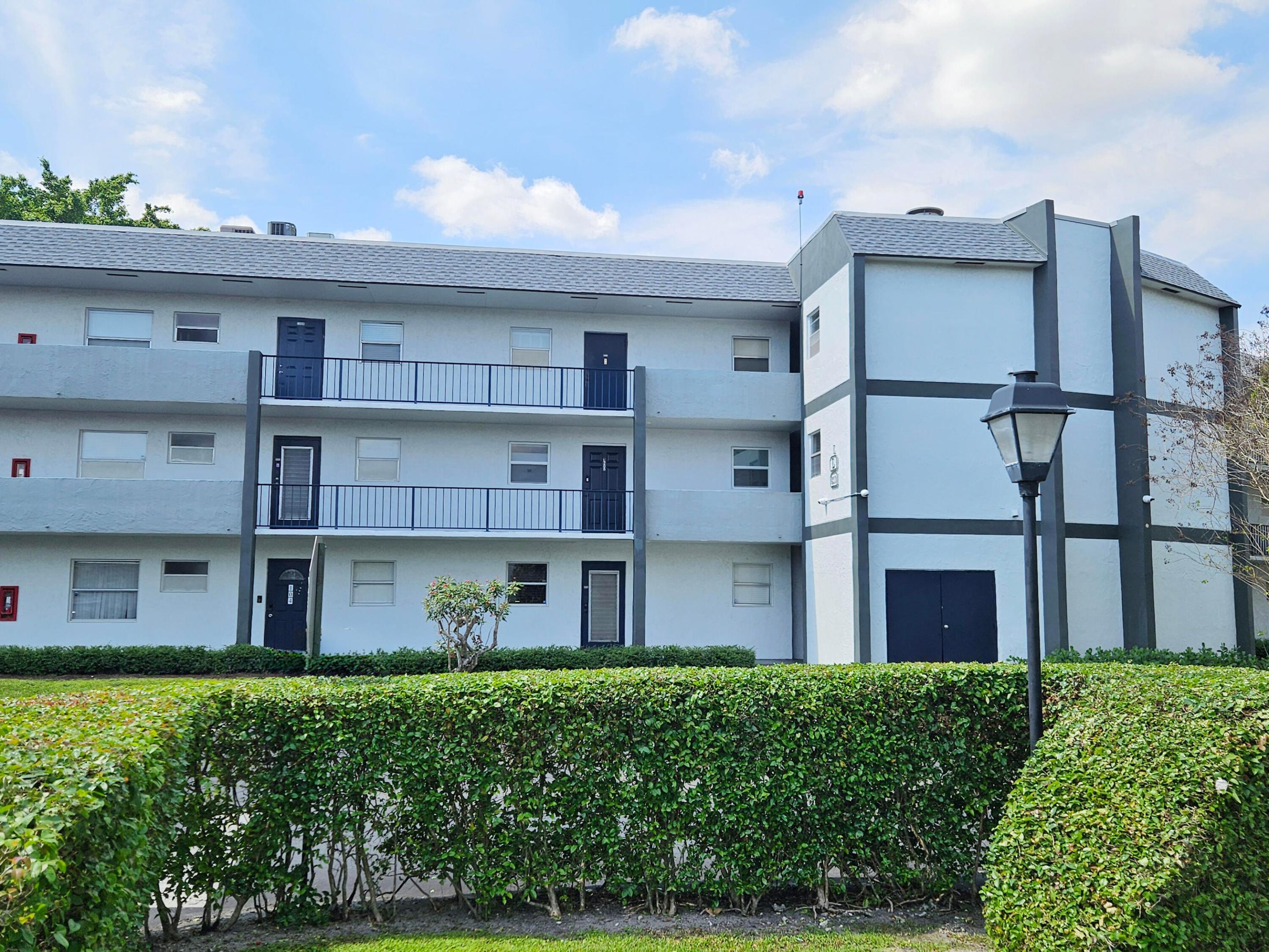 SANDS POINT CONDOMINIUM IV - Residential