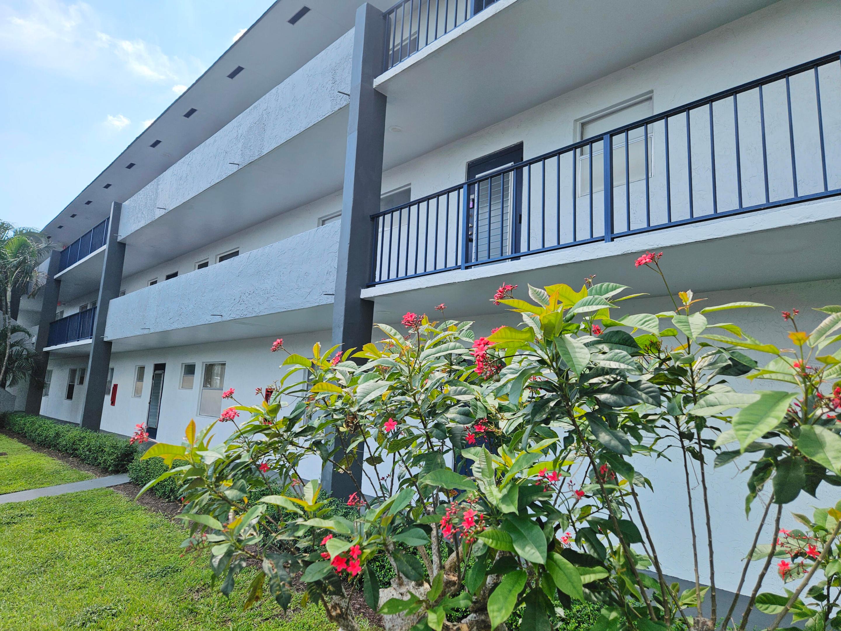 SANDS POINT CONDOMINIUM IV - Residential