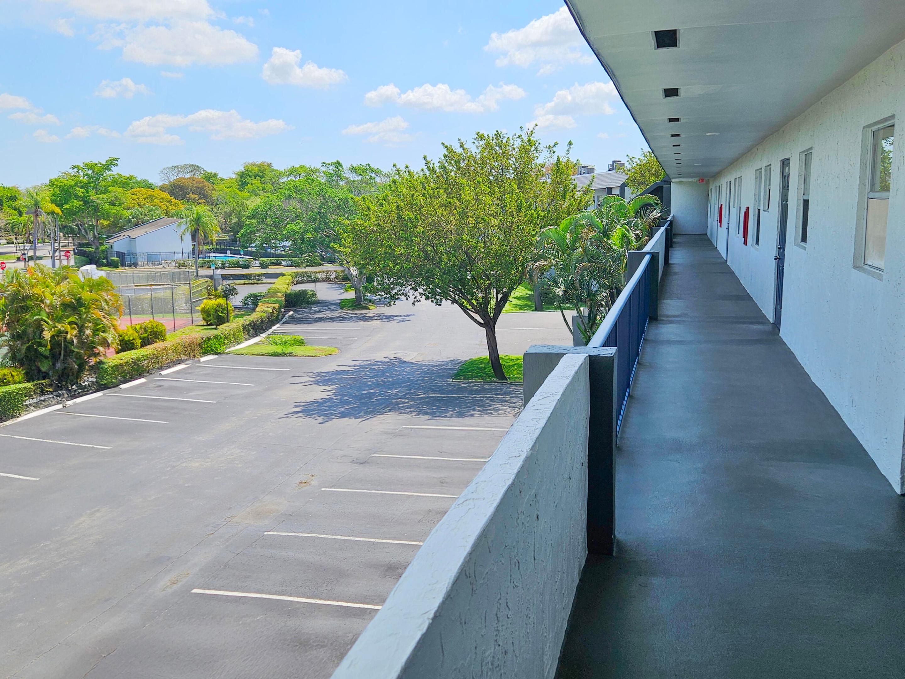 SANDS POINT CONDOMINIUM IV - Residential