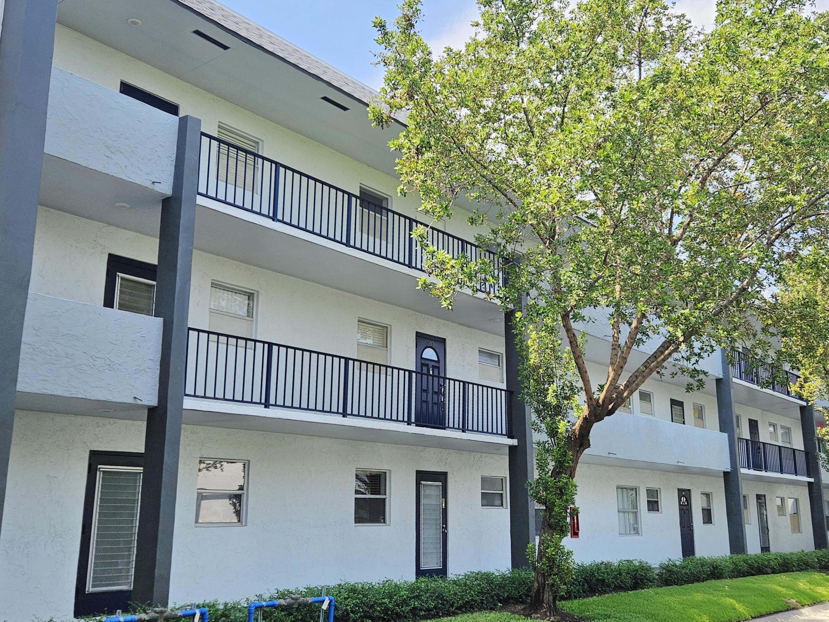 SANDS POINT CONDOMINIUM IV - Residential