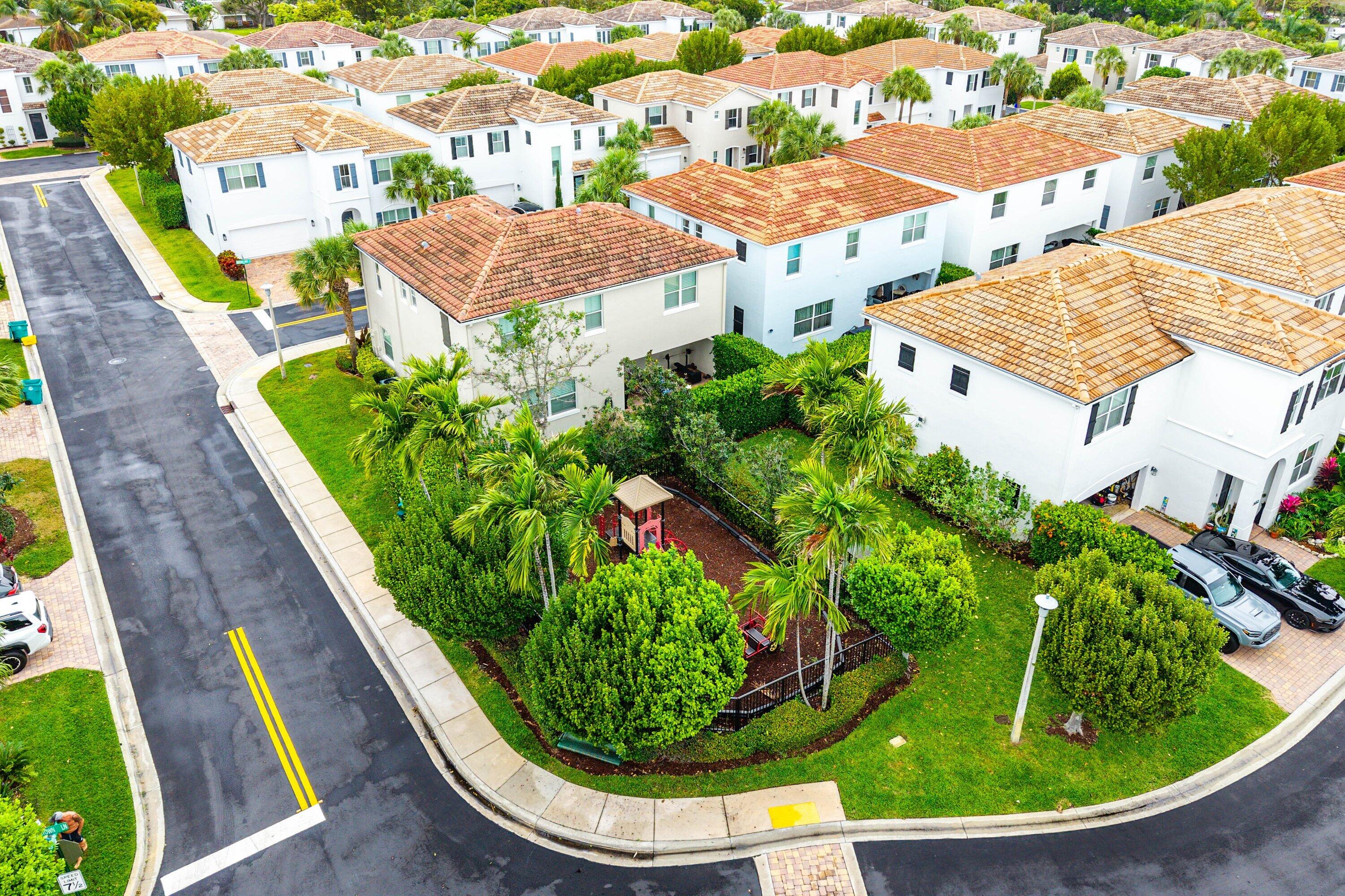 ESTATES AT HERITAGE CLUB - Residential