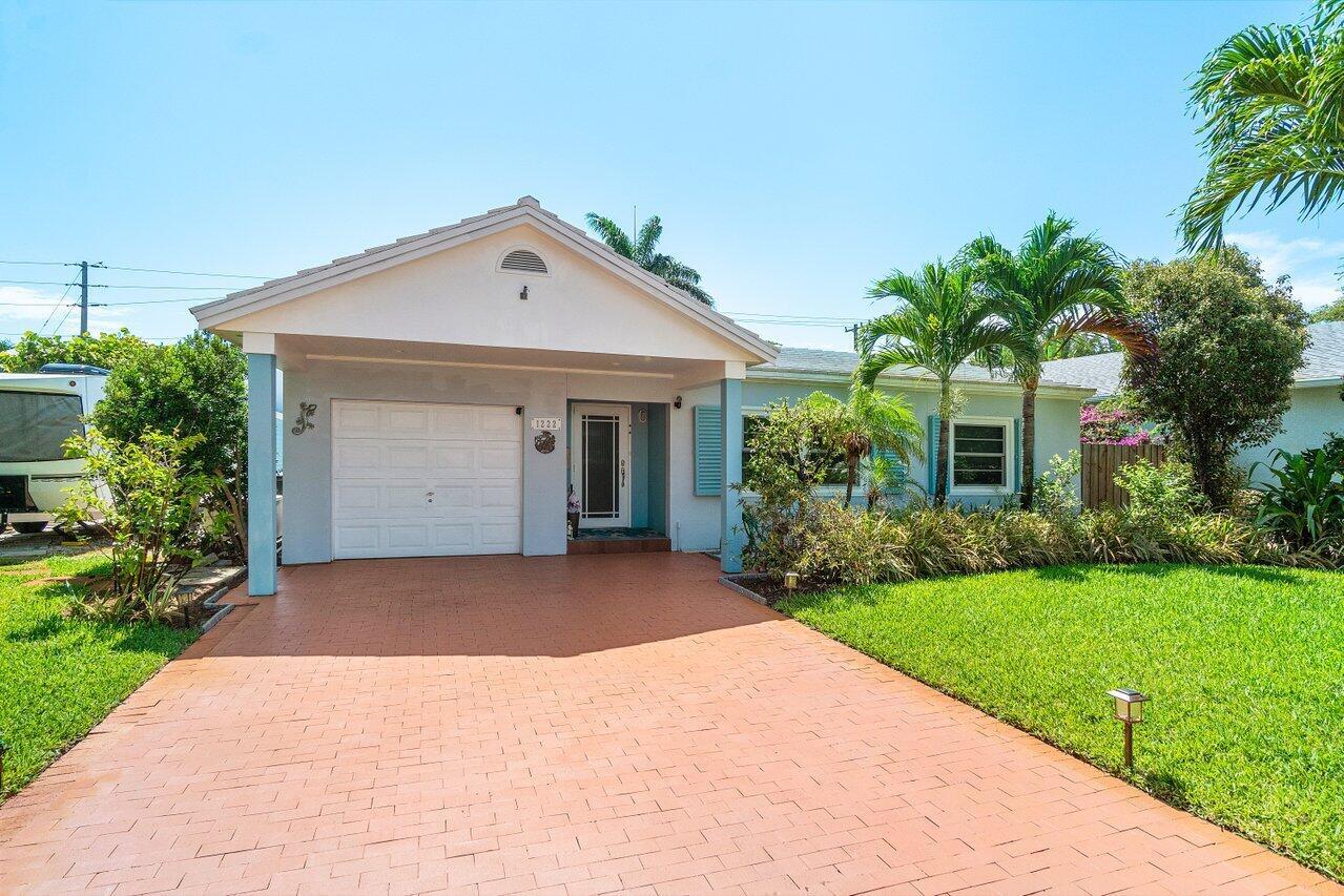 1222 N Palmway