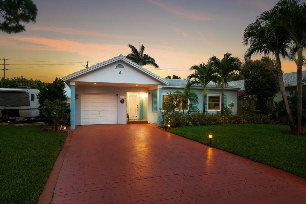 Photo of 1222 N Palmway, Lake Worth Beach, FL 33460 (MLS # R11094889)