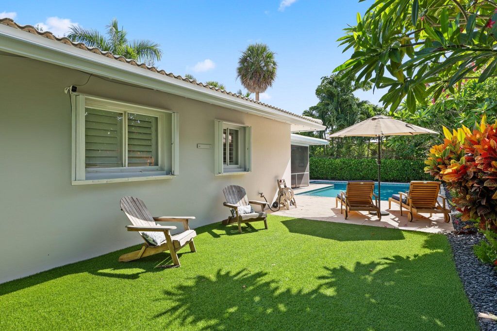 Photo of 926 SW 1st Street, Boca Raton, FL 33486 (MLS # R11118826)