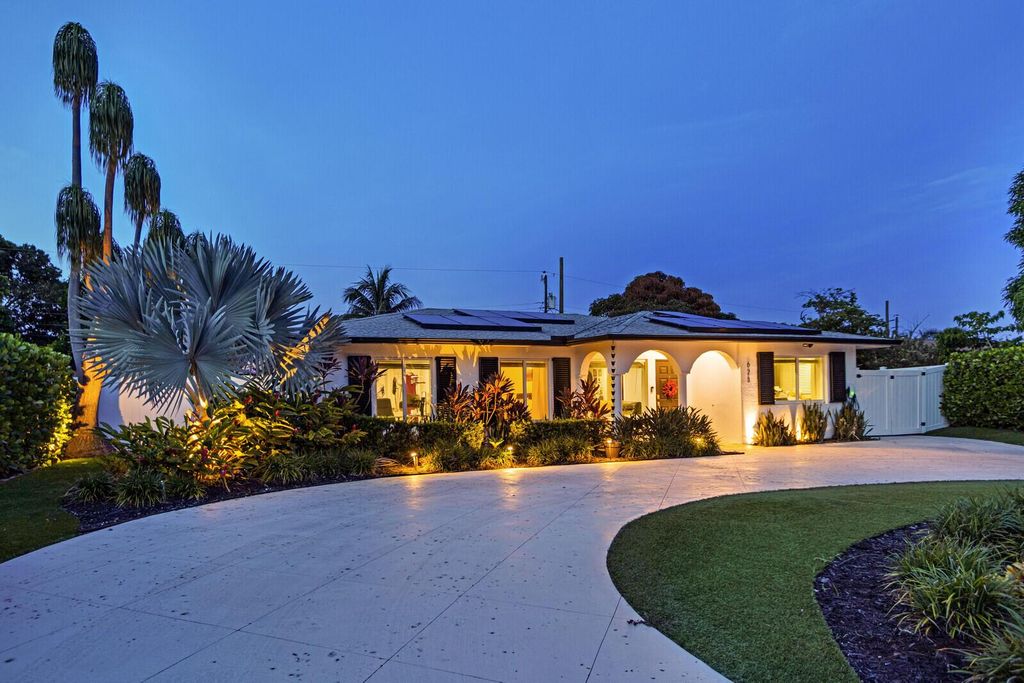 Photo of 623 Jaeger Drive, Delray Beach, FL 33444 (MLS # R10904957)