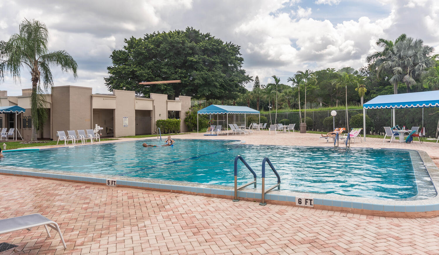 LAKESIDE VILLAGE CONDO 10 - Residential