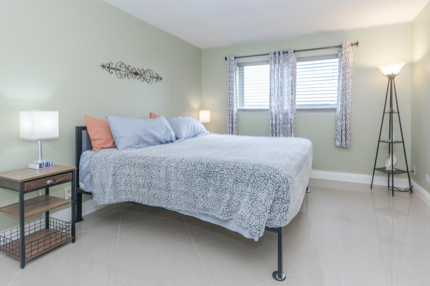 LAKESIDE VILLAGE CONDO 10 - Residential