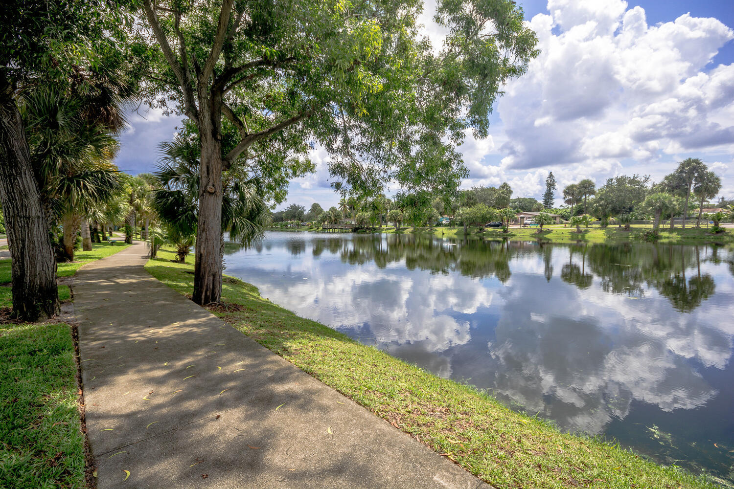 LAKESIDE VILLAGE CONDO 10 - Residential