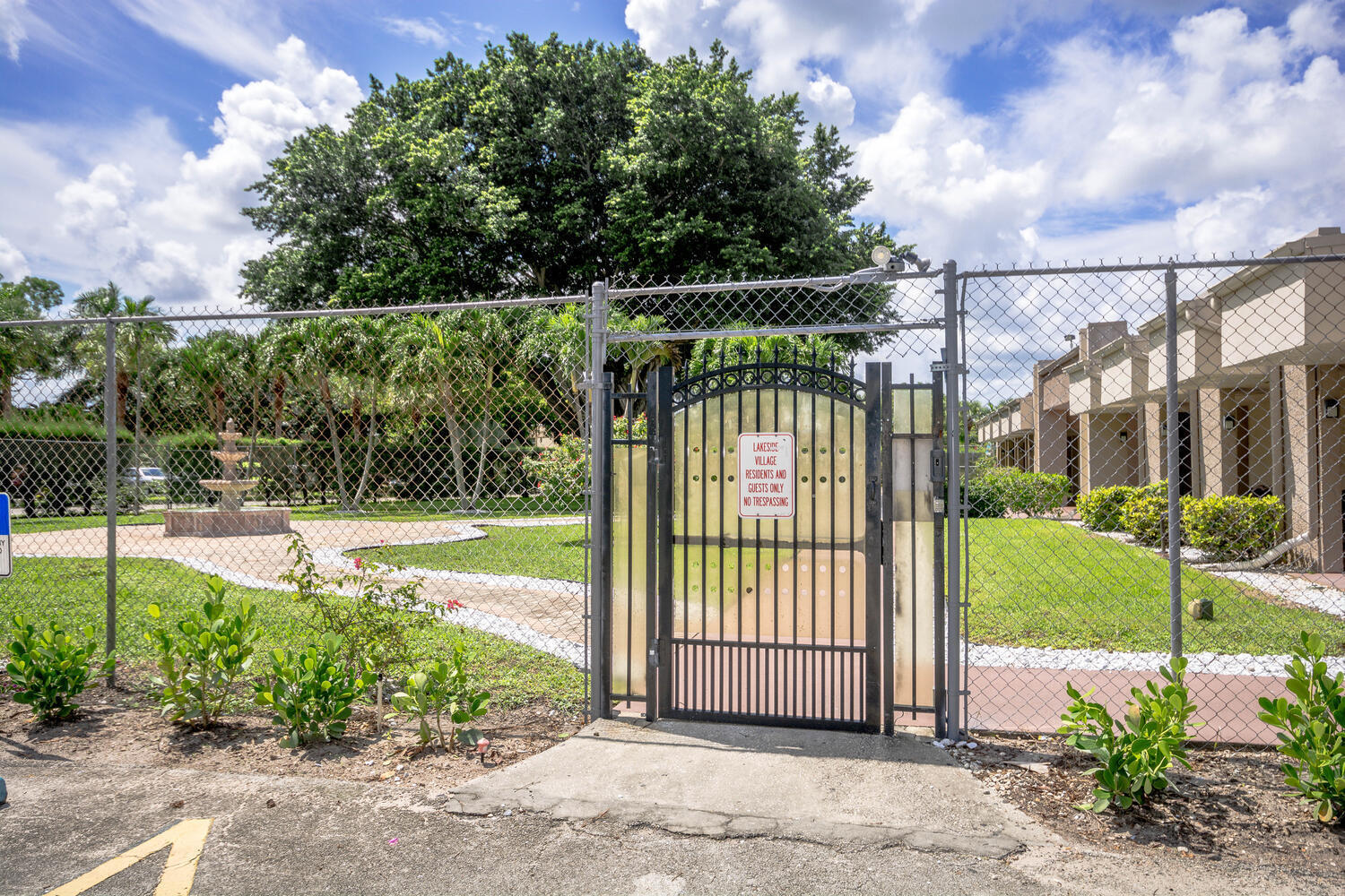 LAKESIDE VILLAGE CONDO 10 - Residential