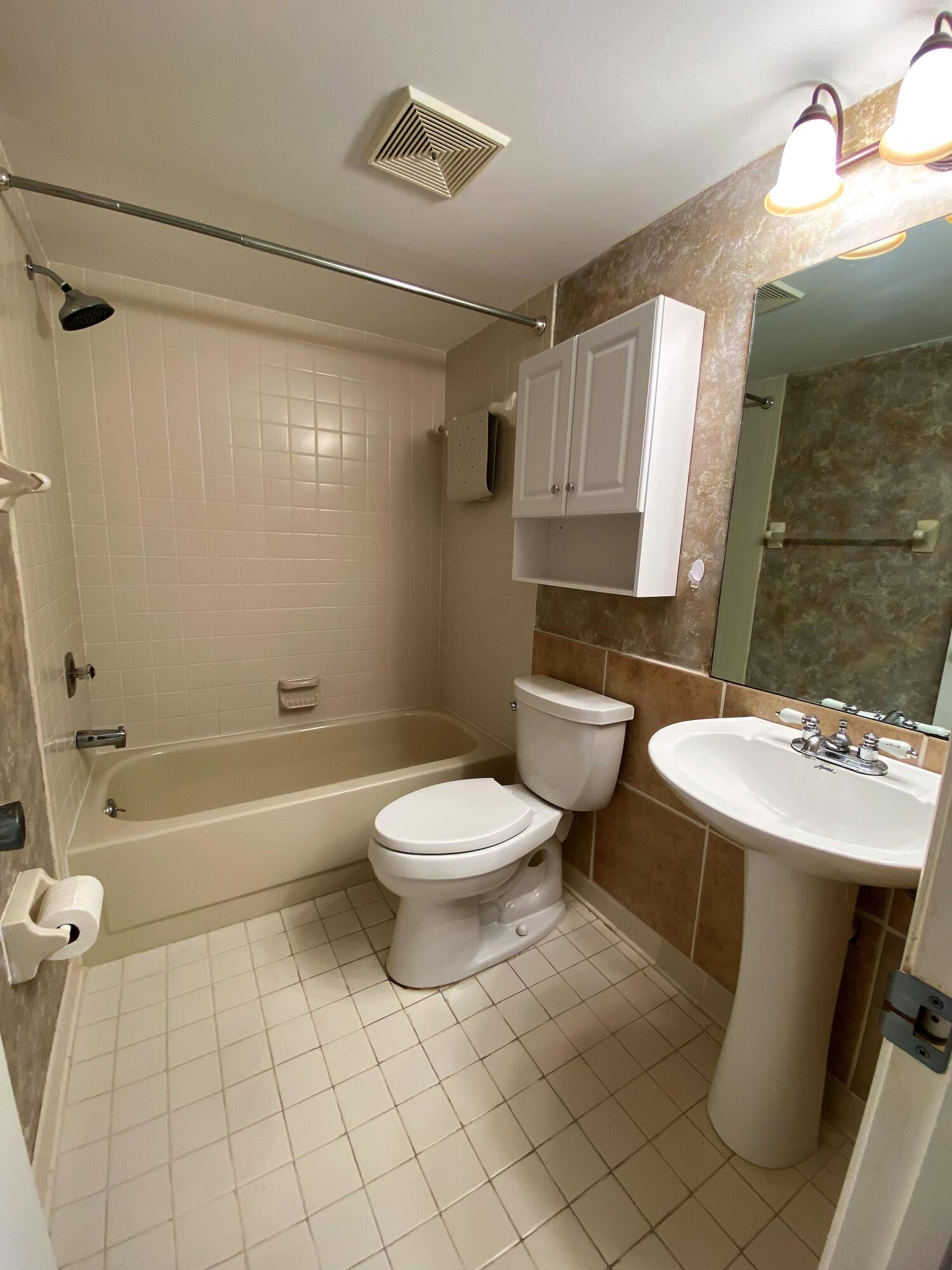 BRIARWOOD CONDO - Residential Lease