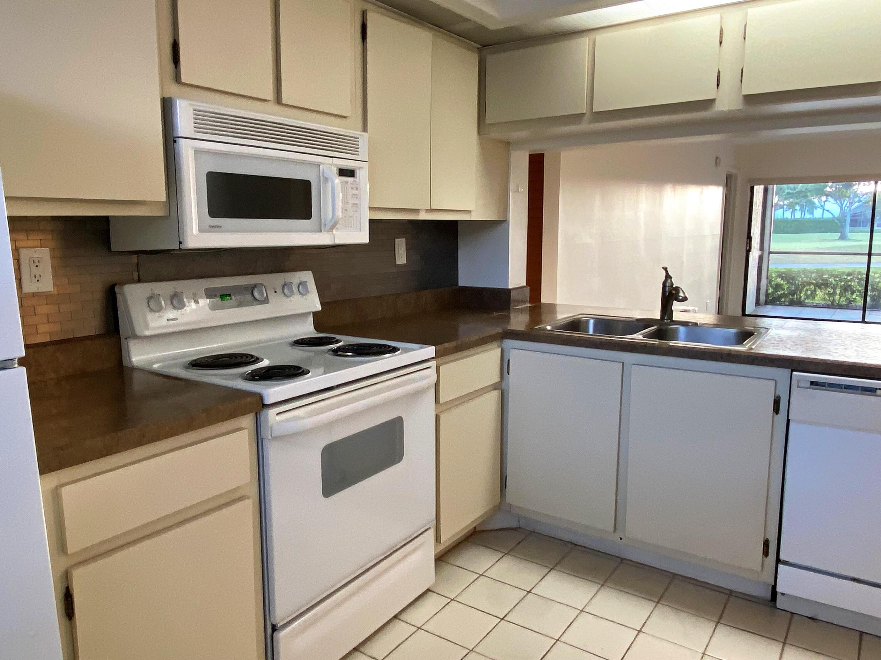 BRIARWOOD CONDO - Residential Lease