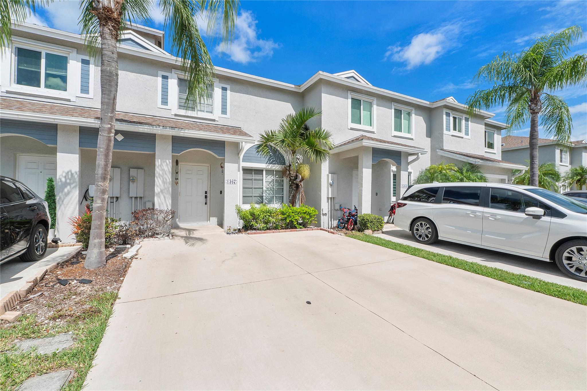 1367 SW 48th Ter