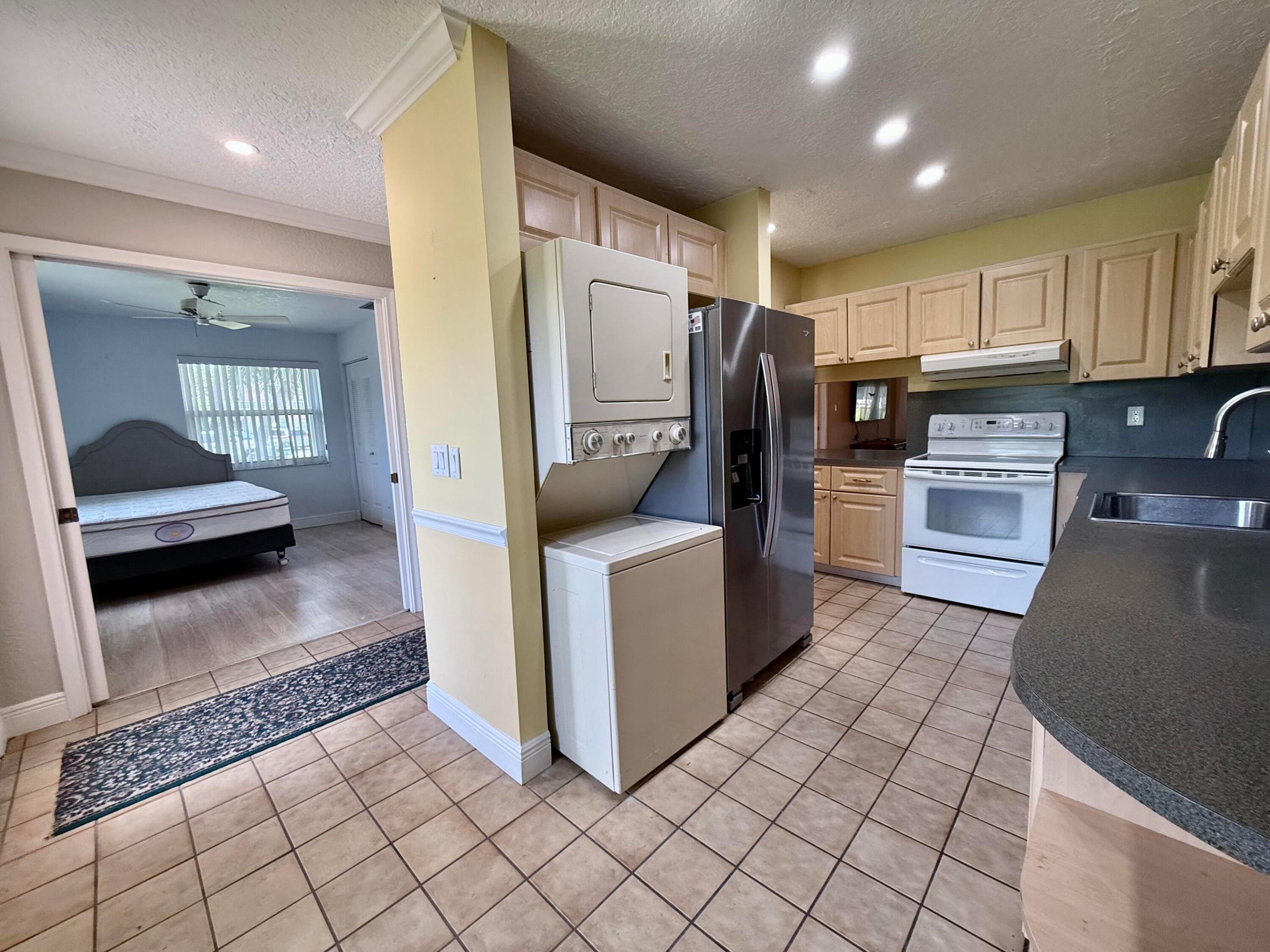 PINES OF DELRAY NORTH CONDO - Residential Lease