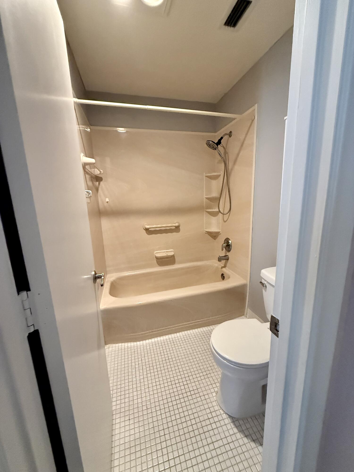PINES OF DELRAY NORTH CONDO - Residential Lease