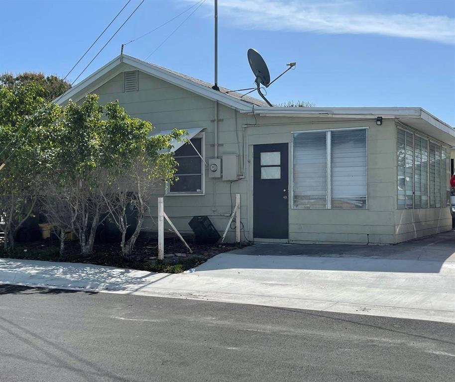 LAKE WORTH TOWN - Residential