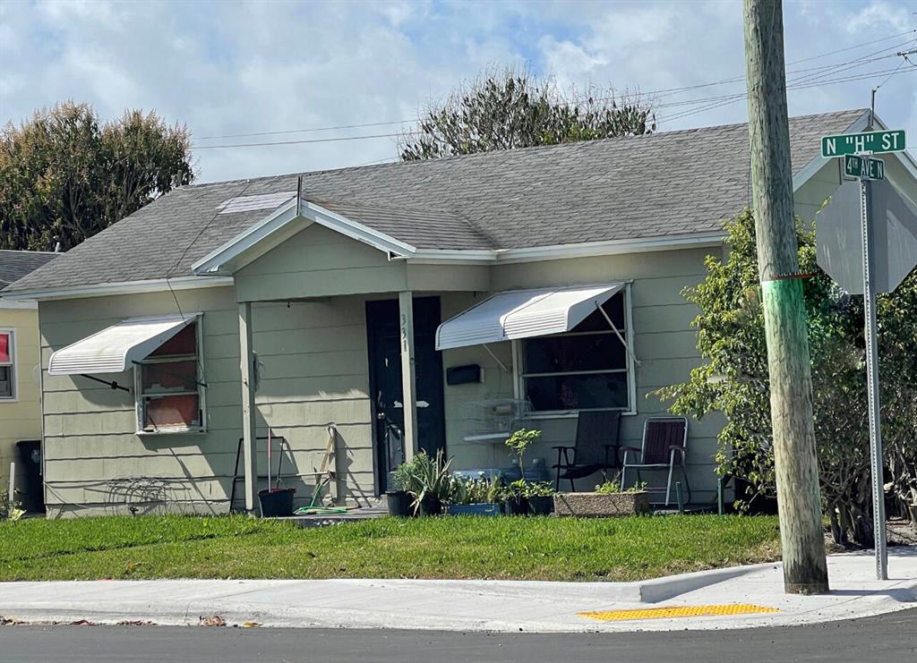 LAKE WORTH TOWN - Residential