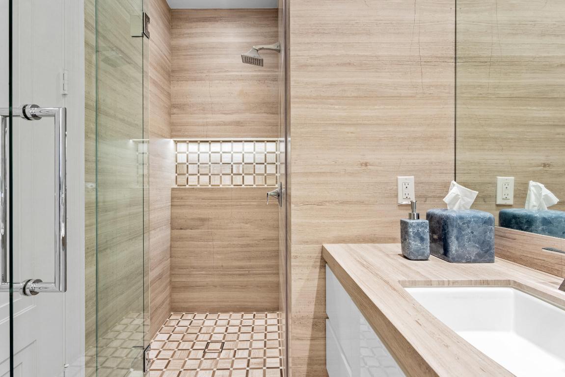 PALM BEACH ESTS PB IN - Residential