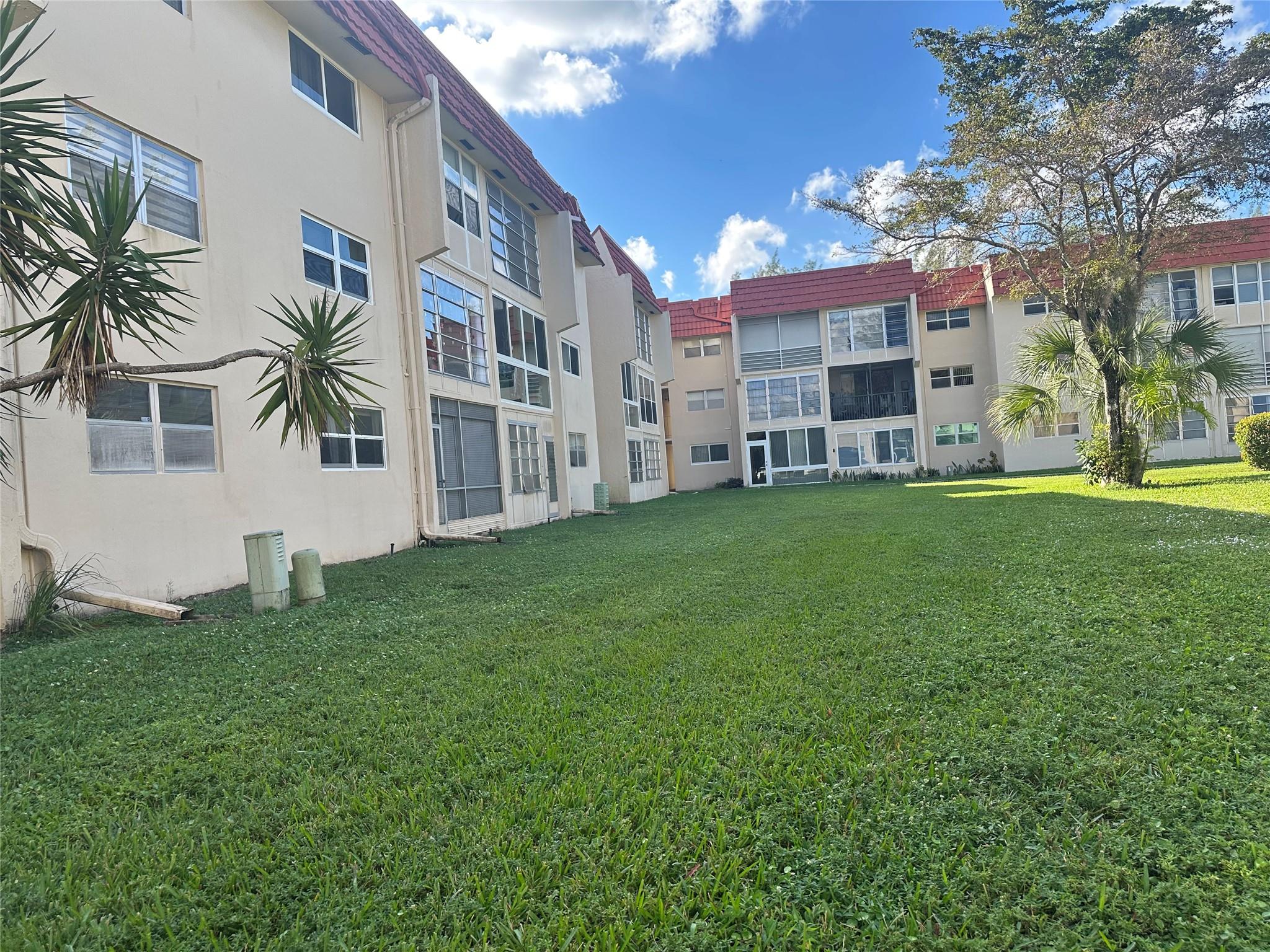 SUNRISE LAKES PHASE 1 - Residential