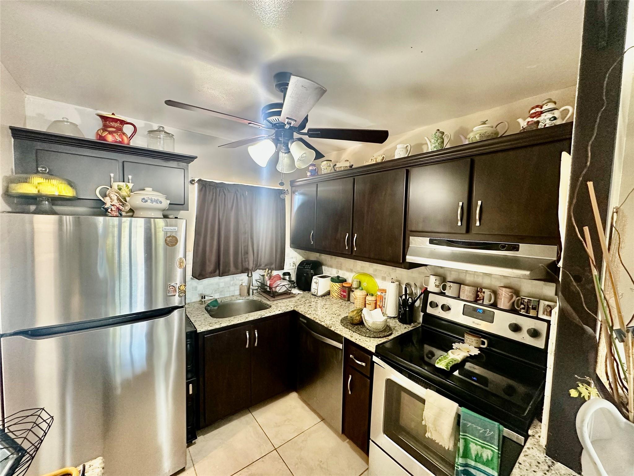 SUNRISE LAKES PHASE 1 - Residential