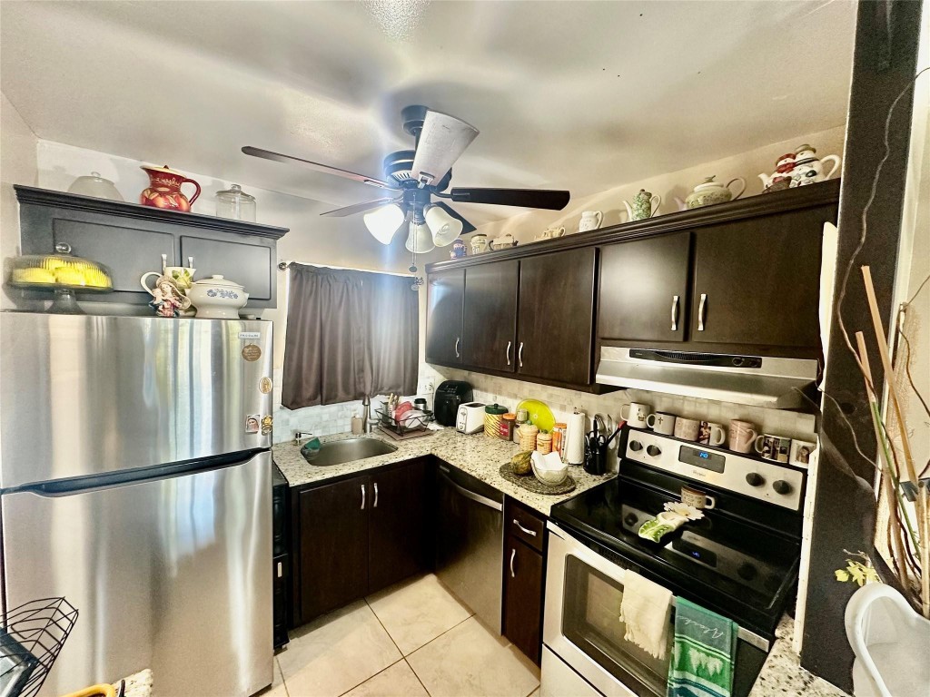 SUNRISE LAKES PHASE 1 - Residential