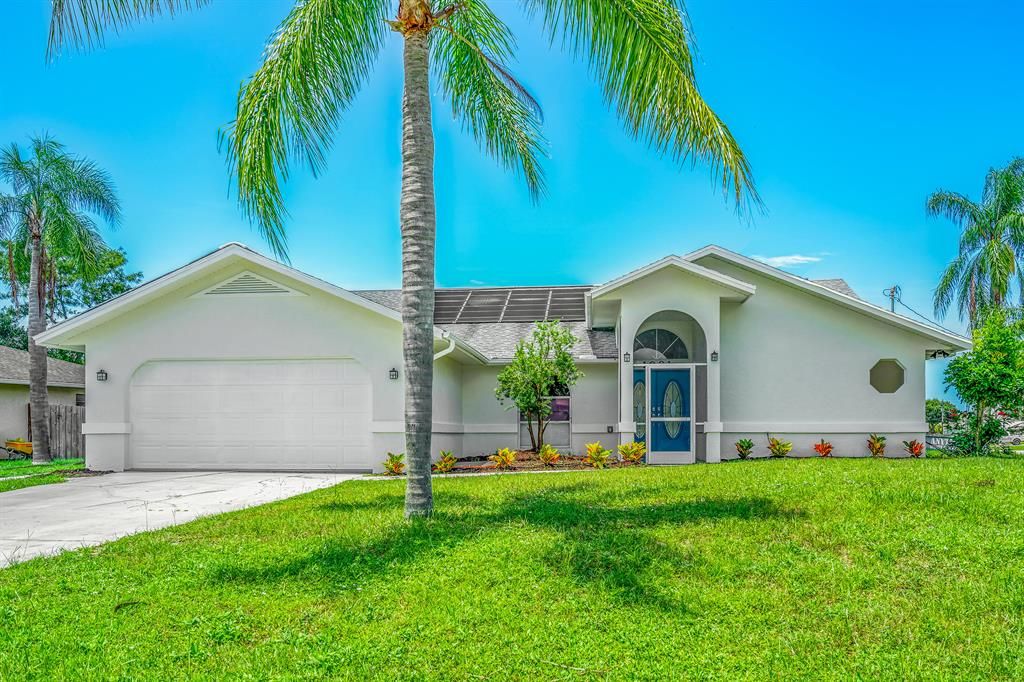Photo of 1021 SE Walters Terrace, Port Saint Lucie, FL 34953 (MLS # R10736646)