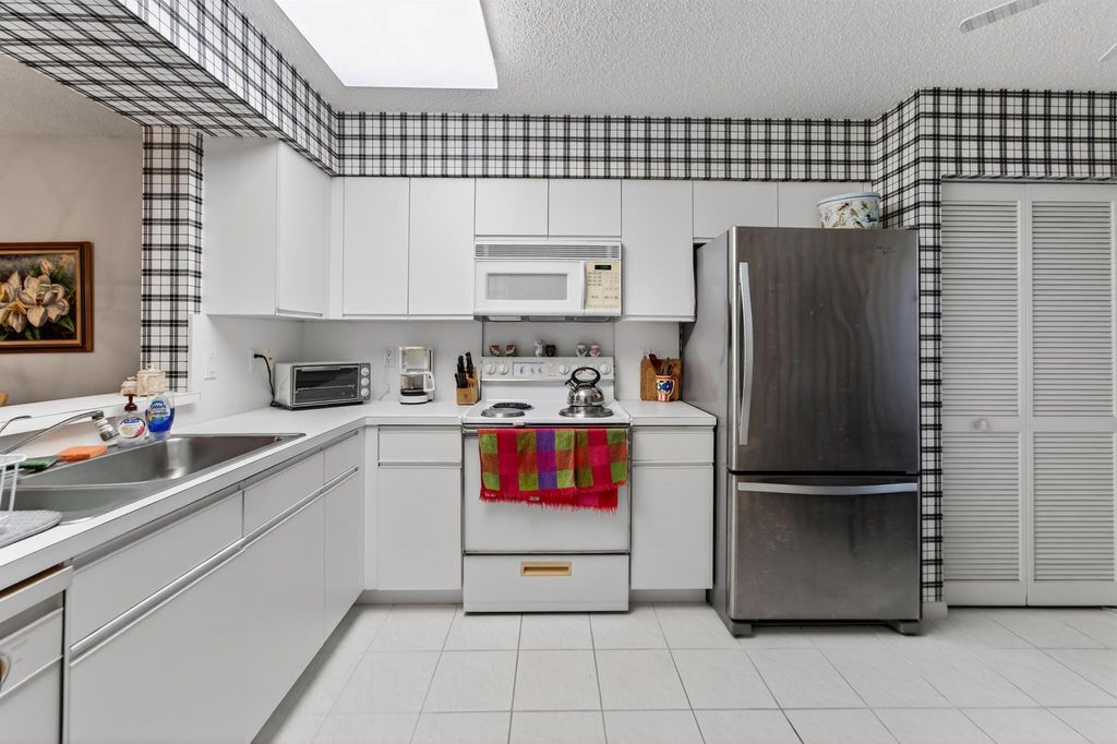 Photo of 14112 Huntington Pointe Drive #309, Delray Beach, FL 33484 (MLS # R11147241)