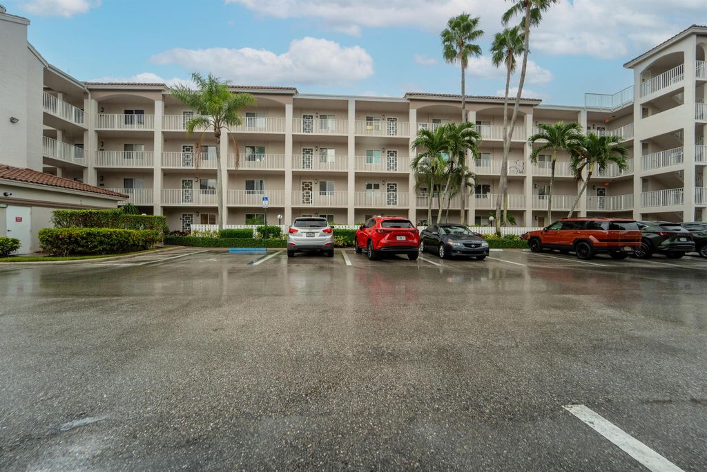 Photo of 14112 Huntington Pointe Drive #309, Delray Beach, FL 33484 (MLS # R11147241)