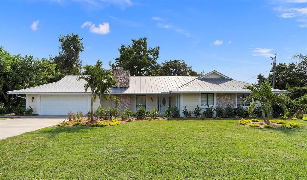 Photo of 800 SE Elwood Avenue, Port Saint Lucie, FL 34983 (MLS # R10757617)