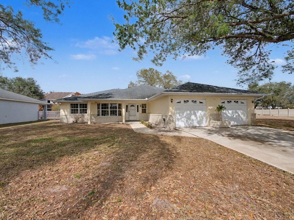 Photo of 401 SW Ridgecrest Drive, Port Saint Lucie, FL 34953 (MLS # R11165304)