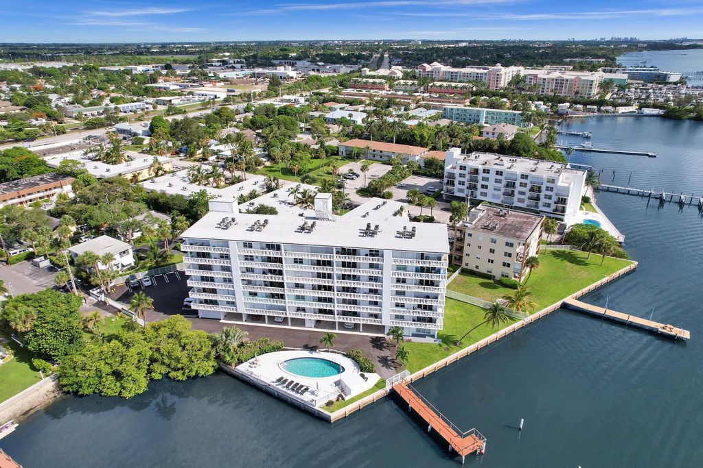 Photo of 231 E Lantana Road #204, Lantana, FL 33462 (MLS # R11150790)