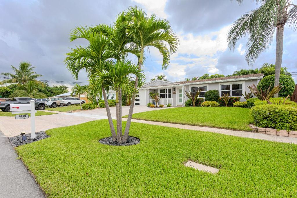 Photo of 3853 Catalina Road, Palm Beach Gardens, FL 33410 (MLS # R11015674)