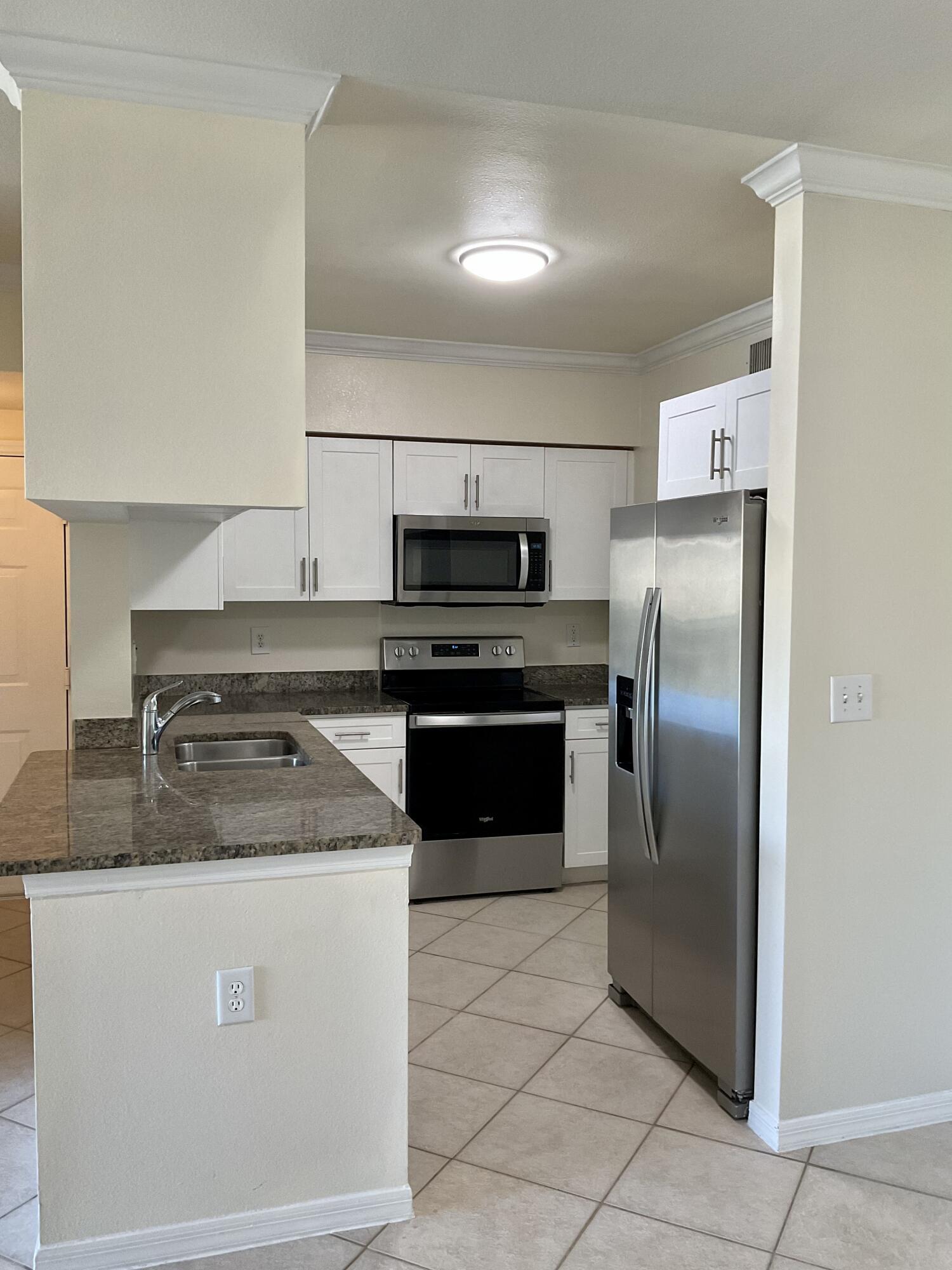 VILLAS AT EMERALD DUNES CONDO - Residential Lease