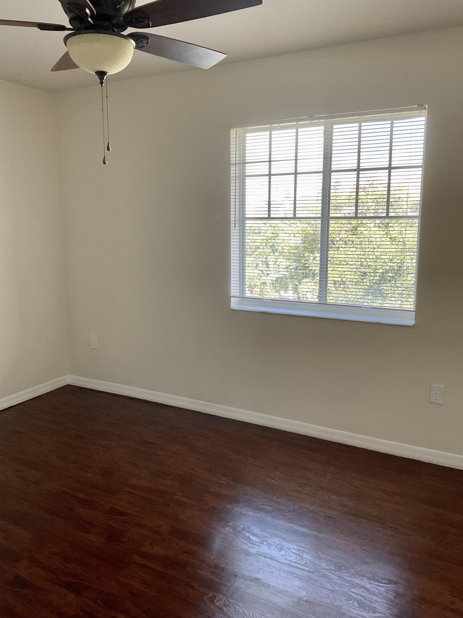 VILLAS AT EMERALD DUNES CONDO - Residential Lease