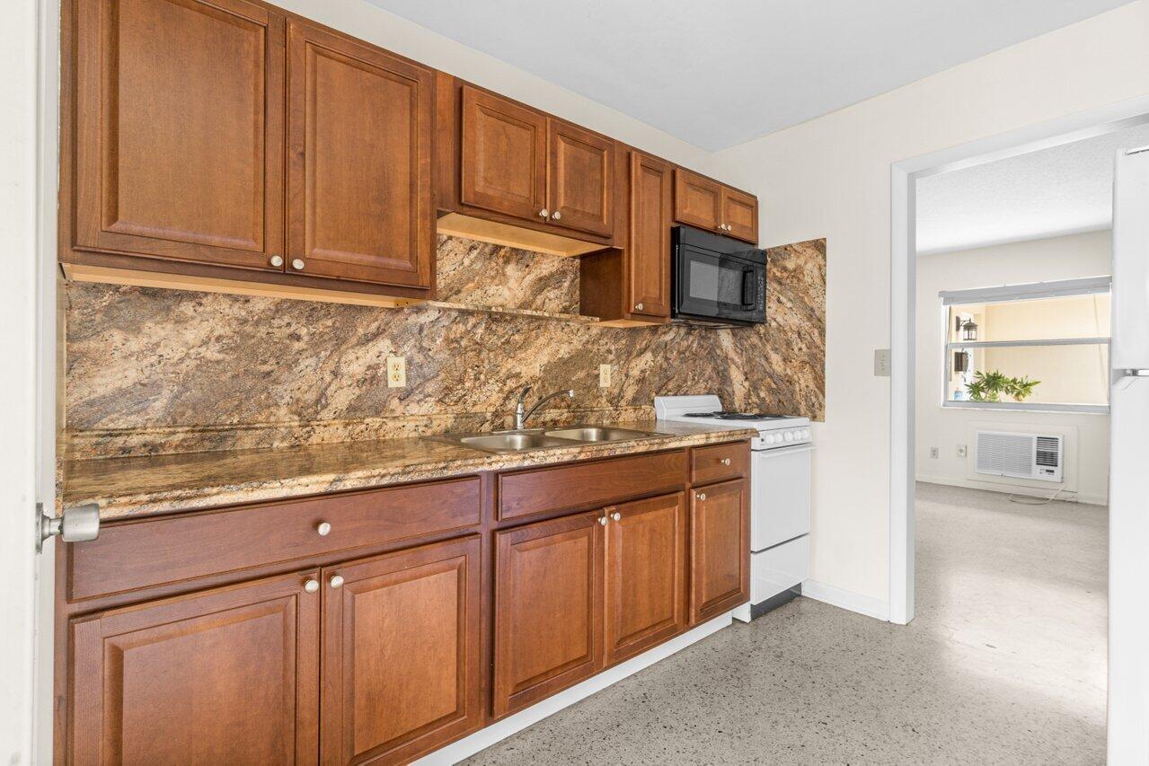 NORTH PALM BEACH VILLAGE - Residential Lease