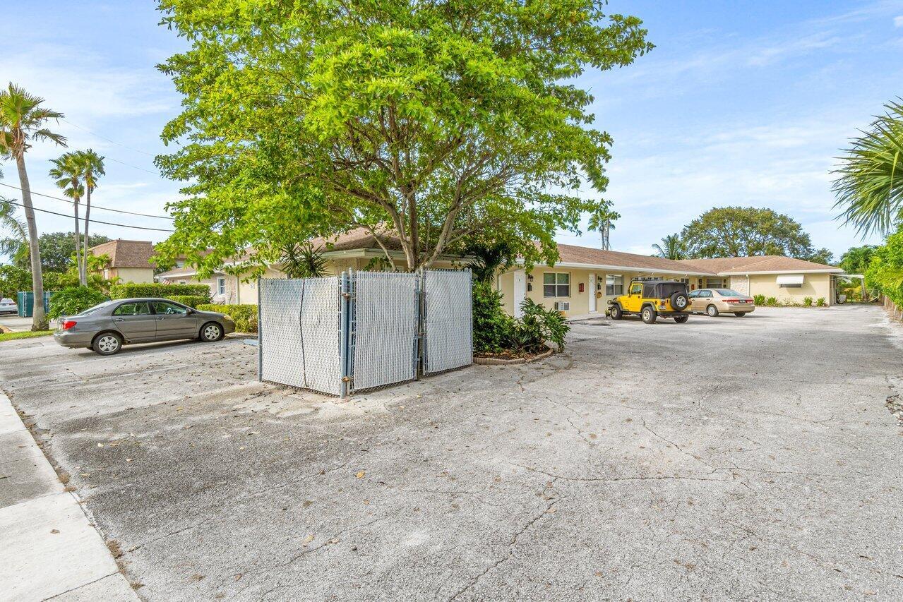 NORTH PALM BEACH VILLAGE - Residential Lease