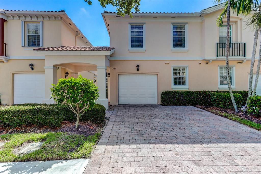 Photo of 256 Fortuna Drive, Palm Beach Gardens, FL 33410 (MLS # R10722193)