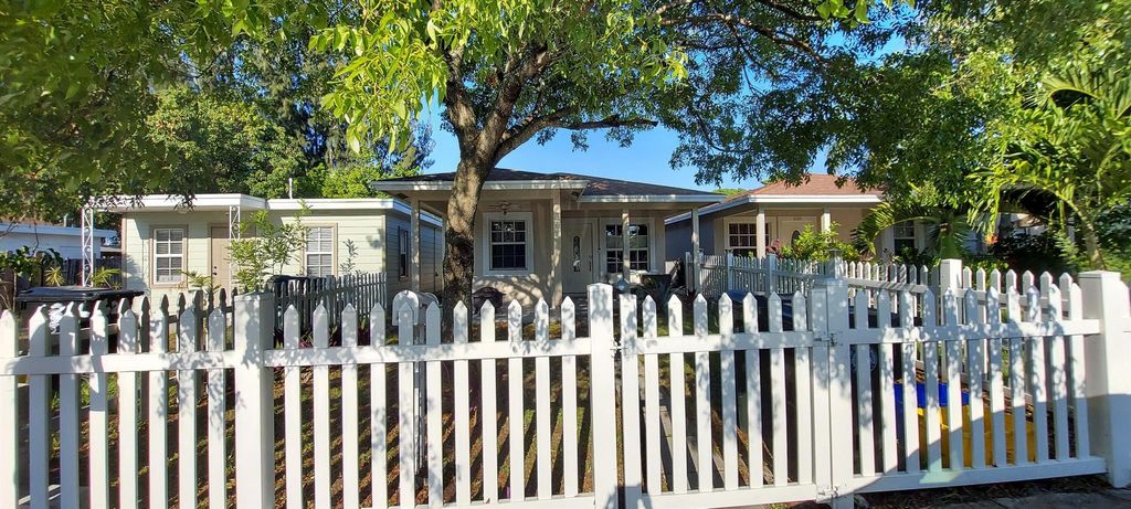 Photo of 622 N D Street, Lake Worth Beach, FL 33460 (MLS # R10991228)