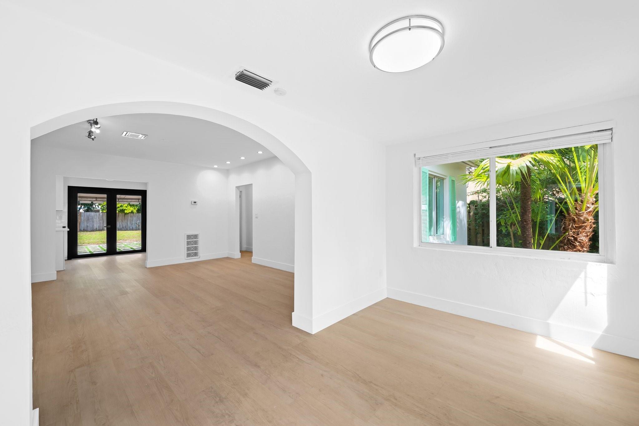 1113 N Victoria Park Rd