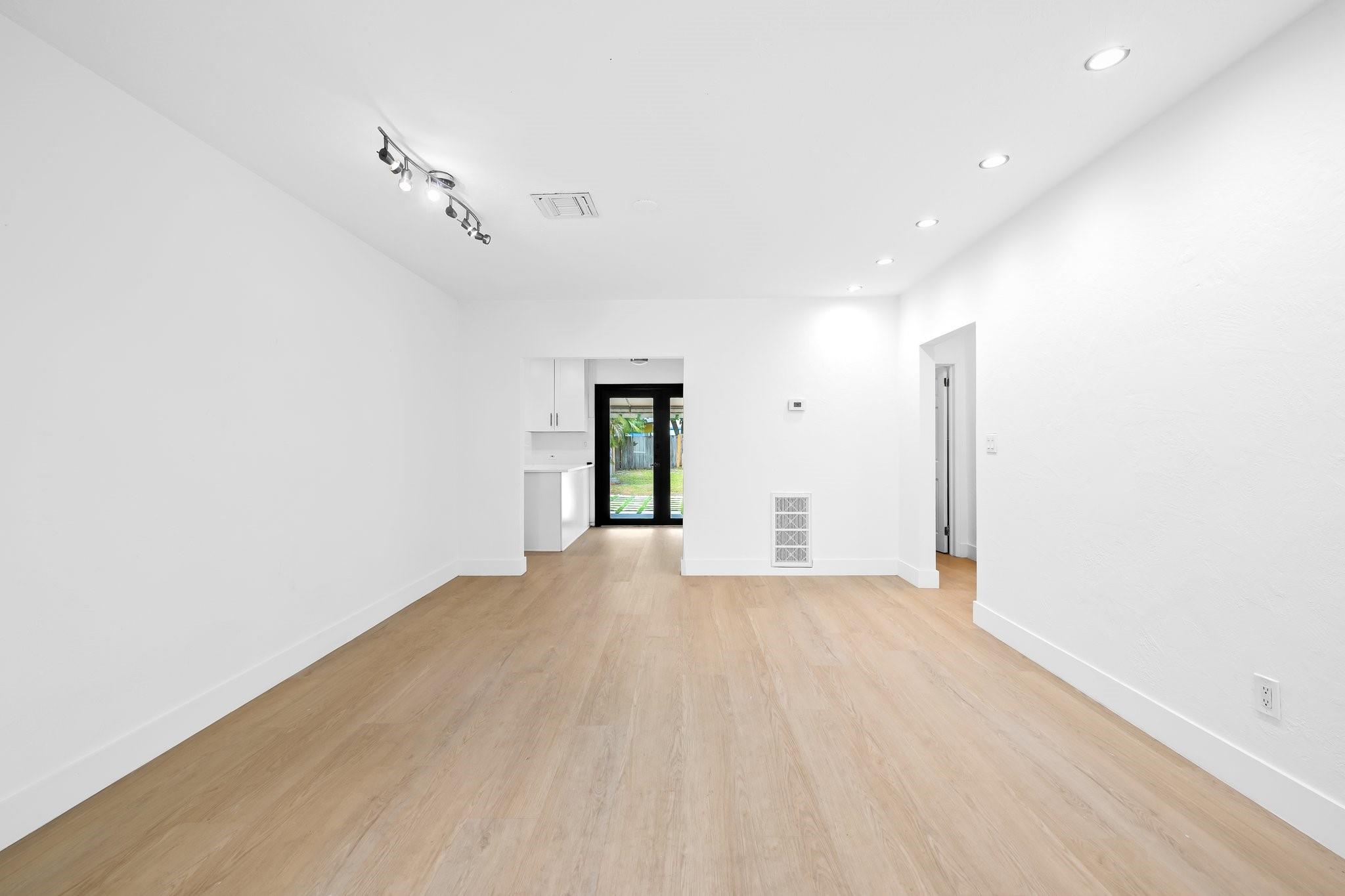 1113 N Victoria Park Rd
