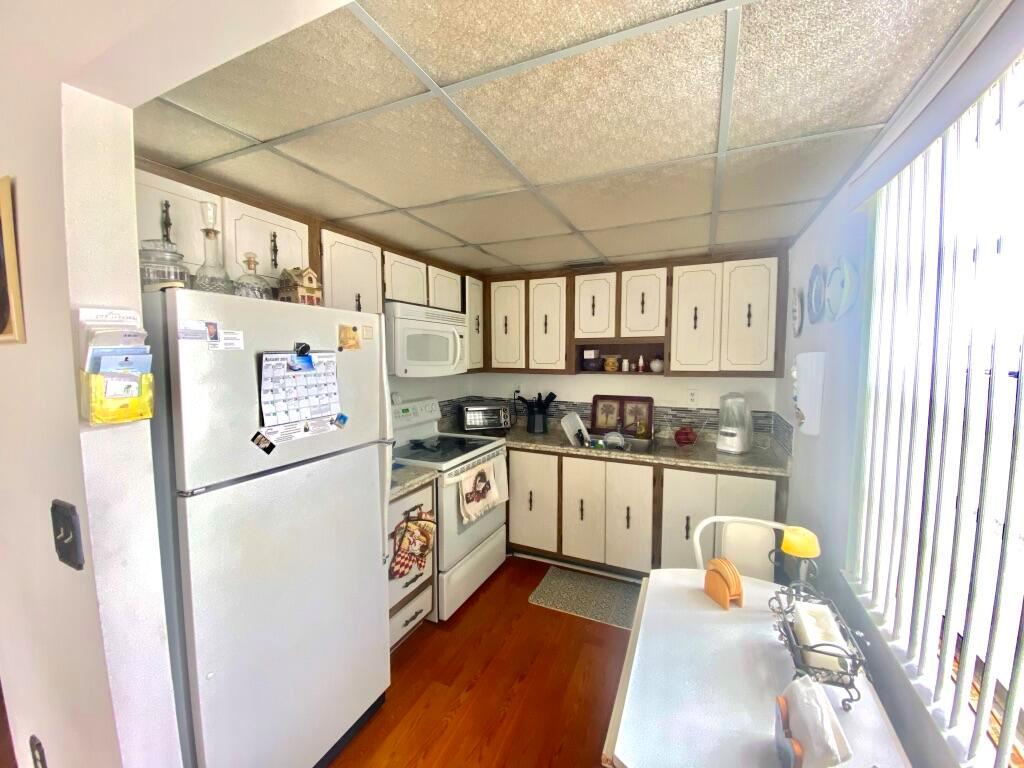 KINGS POINT - Residential Lease